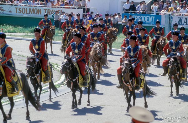 Einzug der Standarten des Dschingis Khan ins Stadion, Eröffnung der Spiele, Ulaanbaatar - Ulan Bator, Mongolei