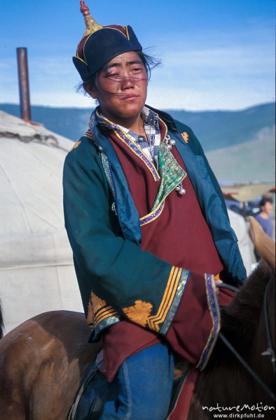 betrunkener Reiter im Festtags-Deel, Wüste Gobi, Mongolei