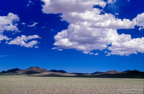 Wolken über weiter Steppe, karge Halbwüste, Nord-West-Gobi, Wüste Gobi, Mongolei