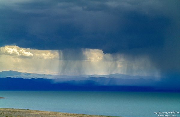 Gewitterwolken und Regen über dem Char-Us-Nuur, Wüste Gobi, Mongolei