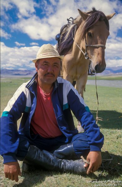 Kasachischer Nomade mit Pferd, Chowd, Mongolei