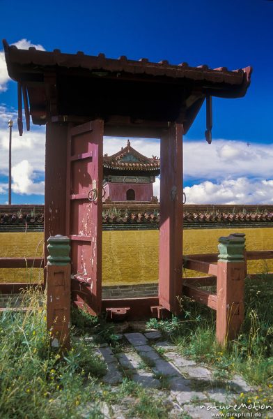 Tor und Tempelgebäude, Kloster Amarbajasgalant, Selenge-Orchon-Bergland, Mongolei