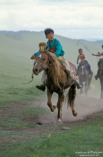 Zieleinlauf, Junge auf Pferd, , Mongolei