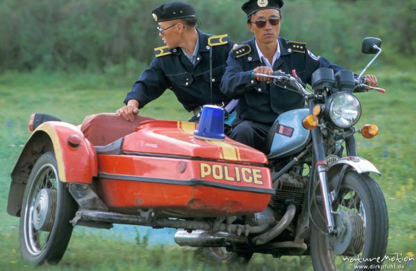 Polizisten auf Motorrad mit Seitenwagen, , Mongolei