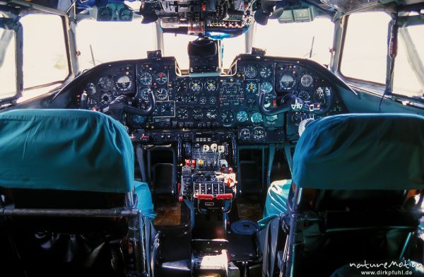 Cockpit einer MIAT-Maschine, ,