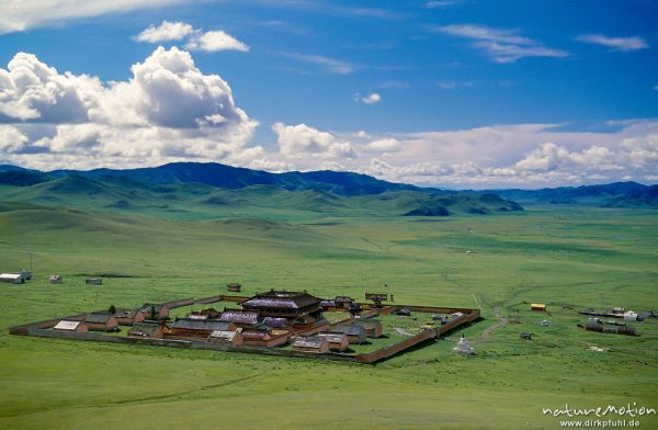 Kloster Amarbajasgalant, gesamte Anlage von hochgelegenem Hügel aus, Selenge-Orchon-Bergland, Mongolei