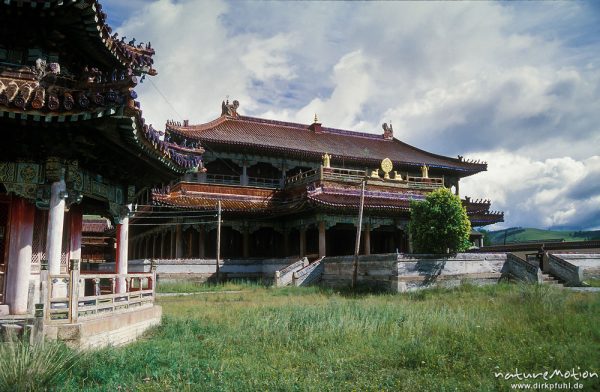 Kloster Amarbajasgalant, Tempel, leicht verfallen, überwuchert, ,