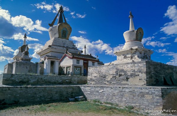 Stupa vor blauem Himmel, Kloster Erdene Zuu, Changai, Mongolei