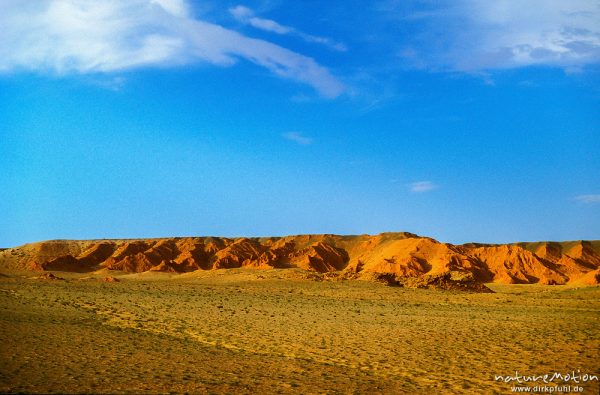 Bayanzag, rote Sandsteinfelsen, Blick auf die Klippen, Gesamtamsicht, ,