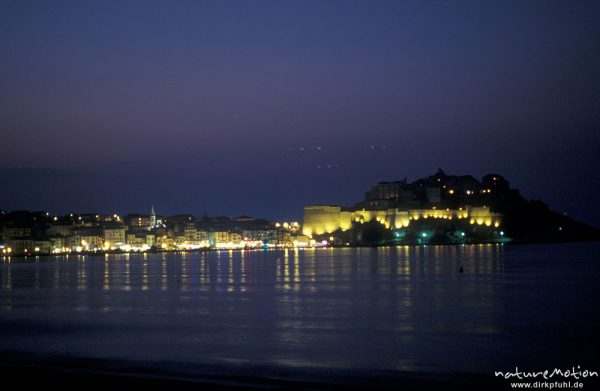 Calvi, Hafen bei Nacht, Lichter am Strand, Korsika, Frankreich