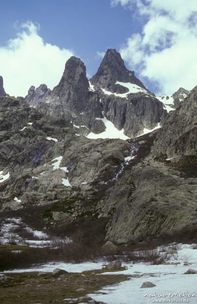 Felszinnen über Lac de Melo und Lac de Capitello, Korsika, Frankreich