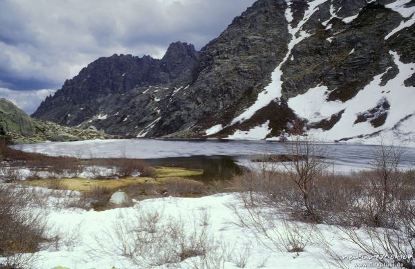 Lac de Melo mit Eisdecke, Korsika, Frankreich