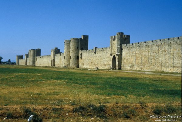 mittelalterliche Stadtmauer mit Türmen und Toren, Aiges Mortes, Aiges Mortes, Frankreich